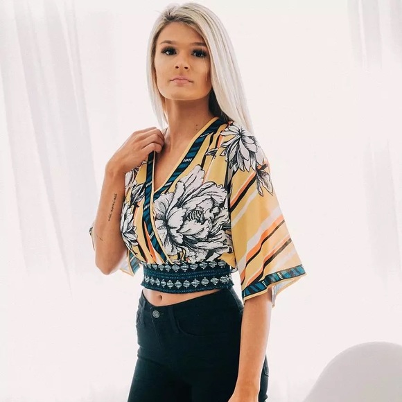 Buckle Tops - Boho Style Floral Crop Top